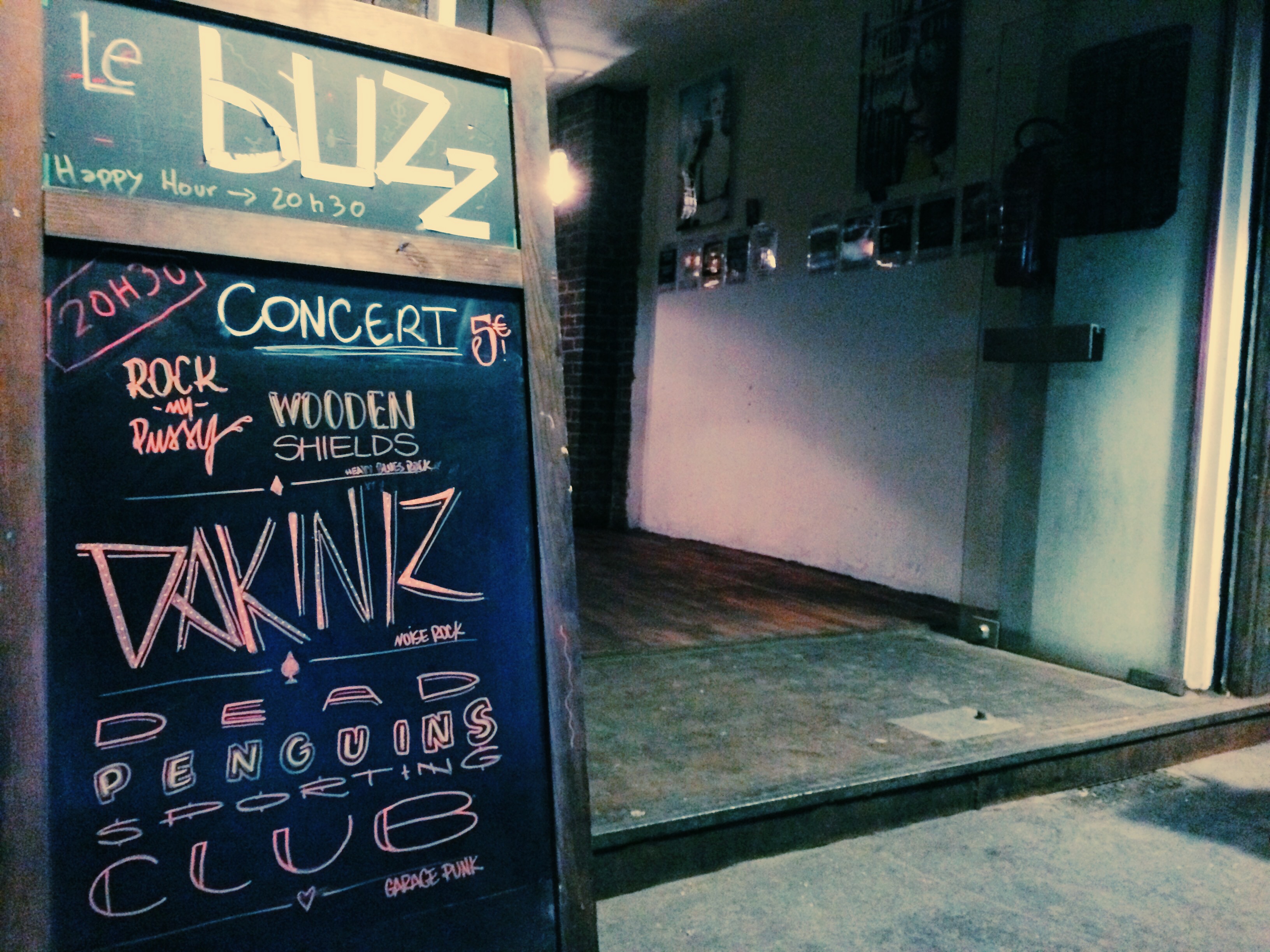 DAKINIZ live at LE BUZZ